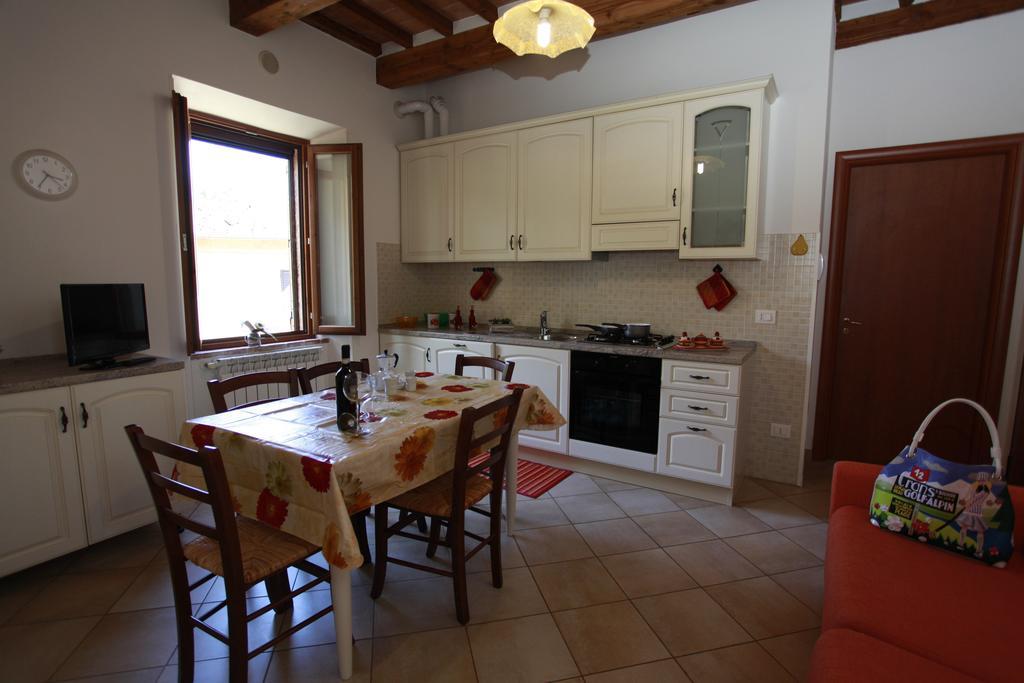 Borgo Rosia Holiday House Bagian luar foto