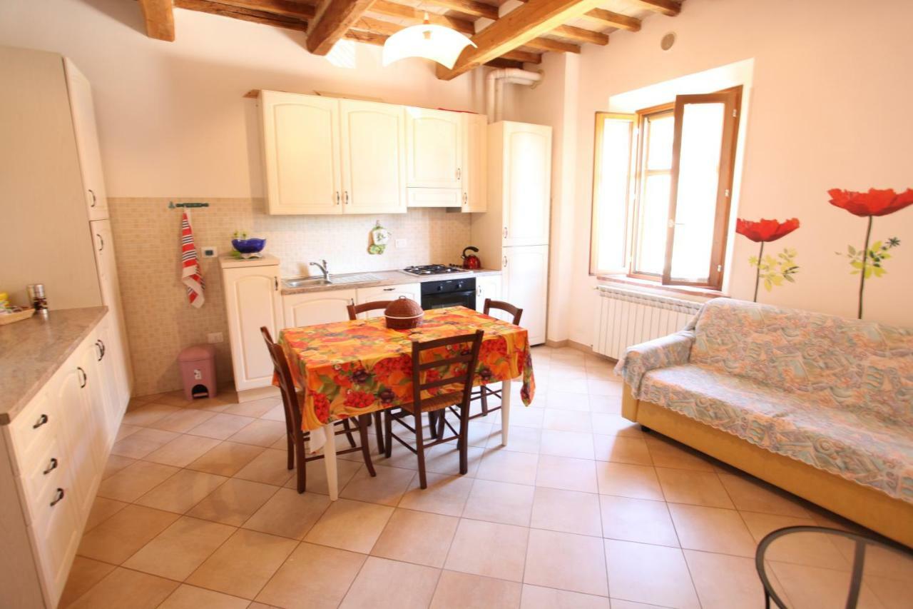 Borgo Rosia Holiday House Bagian luar foto