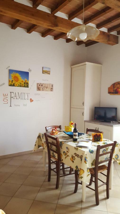 Borgo Rosia Holiday House Bagian luar foto